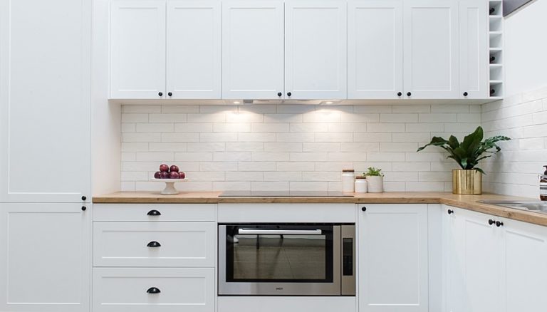 white shaker kitchen with timber benchtop