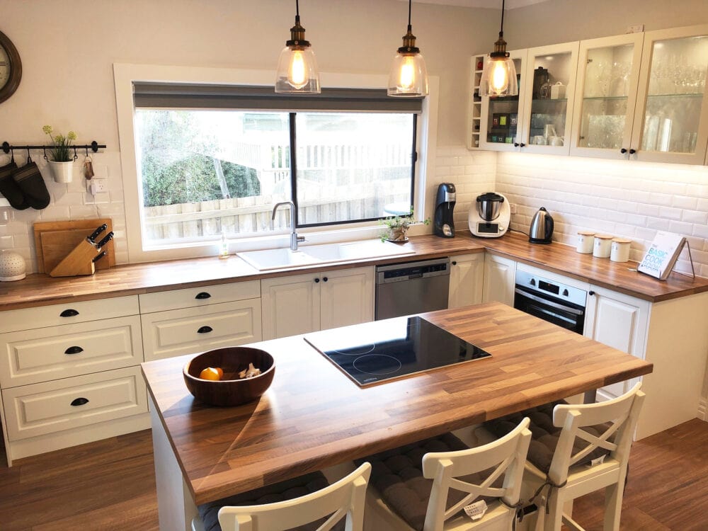 White Shaker Kitchen with timber benchtops